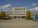 Здание СахГУ со стороны  ул. Пограничной. Фото А. А. Обыночного. Октябрь 2005 г.